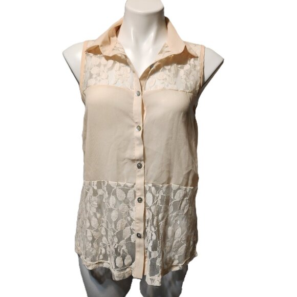 Event Tops - ❤️ 4/$20 NWT Event sleeveless top Women's medium button-up lace tank top Light